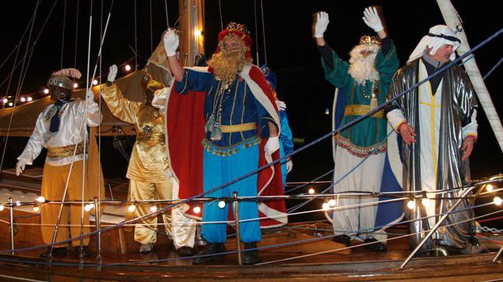 Errege Magoen zamalkadarekin bueltaka