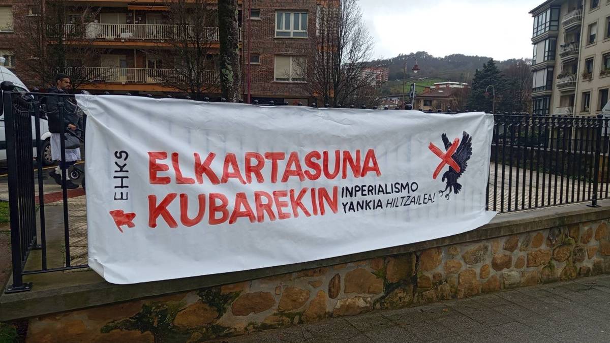 Militarismoaren eta inperialismoaren aurkako borroka oinarri duen erakusketa, etzi Merkatu Plazan