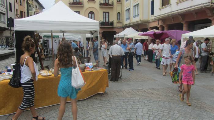 VI. Artisau Azoka izango da aste honetan Zarautzen