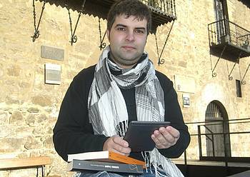 «Literatura kalera atera, eta taldean gozatzeko aukera izan behar dugu»
