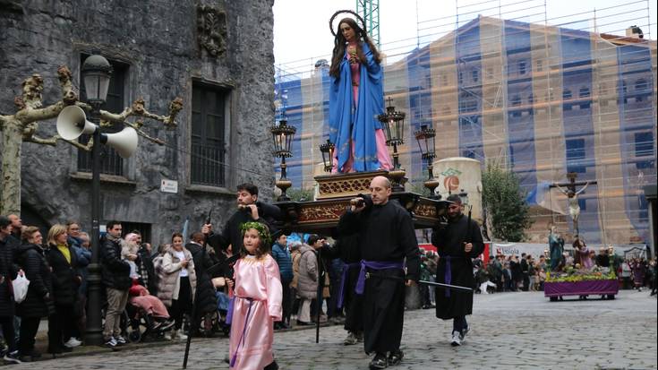 Boluntarioen laguntza eskatu dute Ostiral Santuko "tradizioari bizirik" eusteko