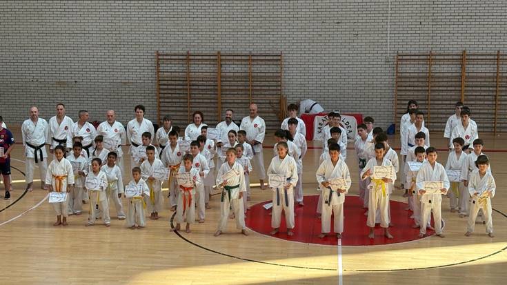 Ikasturte amaierako karate jaialdia egin du Kanku eskolak