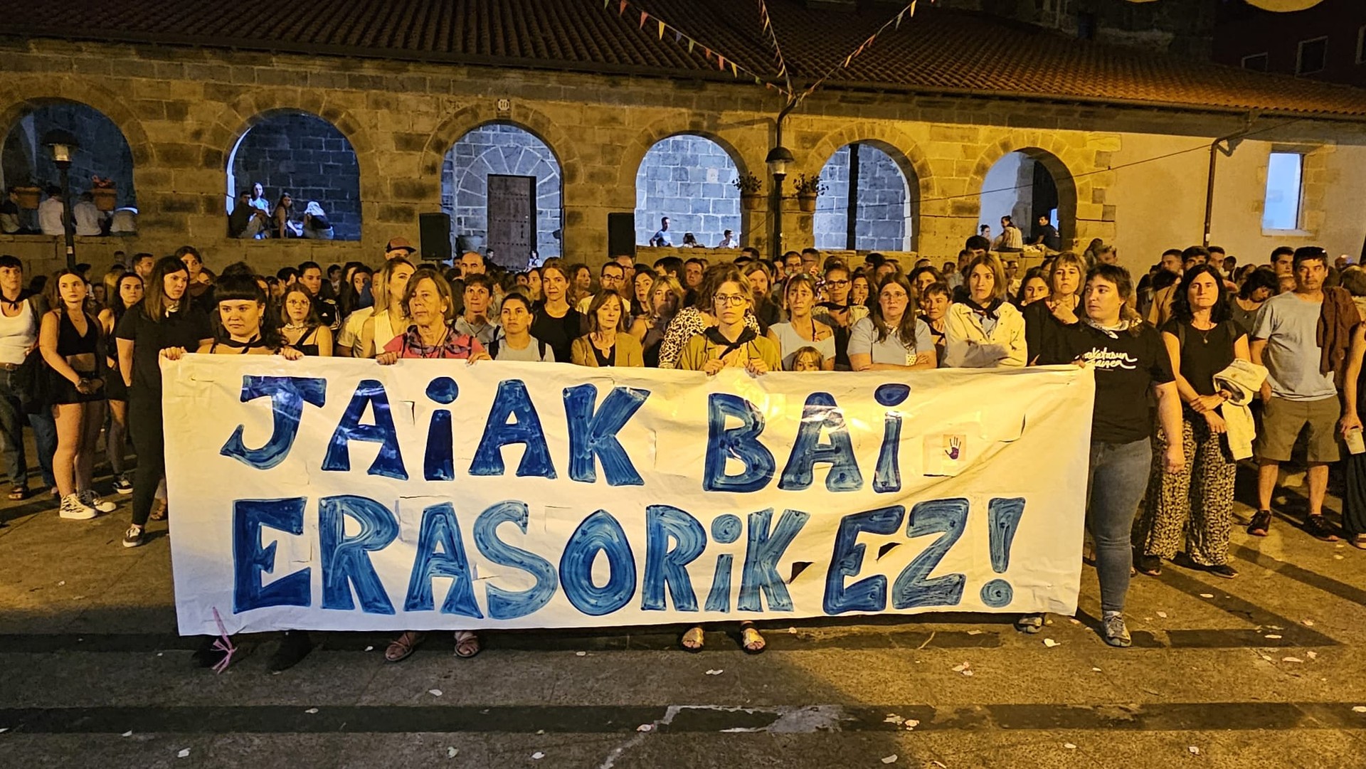 Getariako festetako erasoa salatu dute Aian ere
