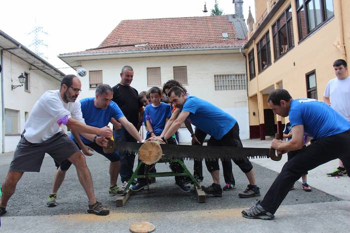 Lasaotarren Espabilau Eguna bide onetik doa