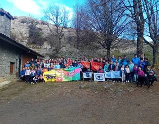 Topaketa jendetsua egin dute Xoxoten 24. Korrikaren alde