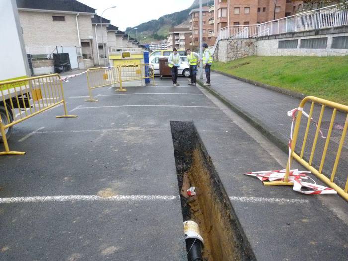 Euskal Herria auzoko ur hoditegia berritzeko lanak hasi dituzte, Azpeitian