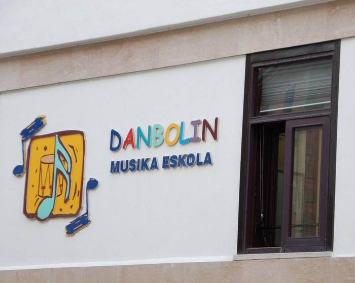 Danbolineko ikasle aiarrek matrikula osoa ordainduko dute 2014tik aurrera