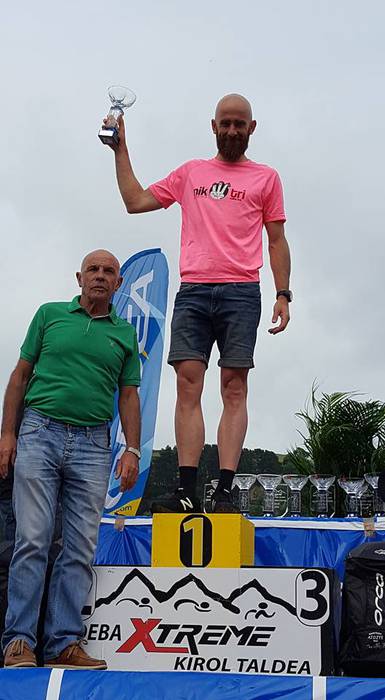 Unai Gastañares beteranoetan txapeldun Debako triatloian
