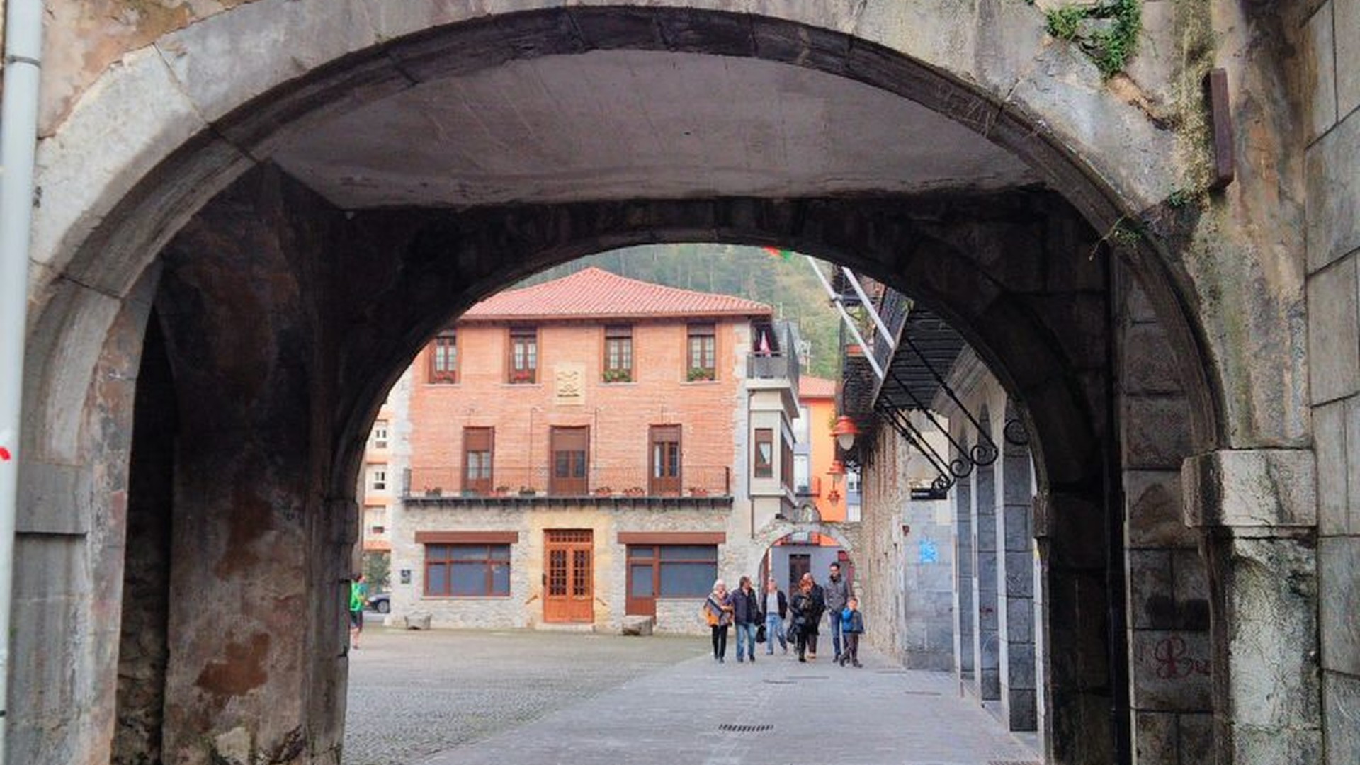 AEK-k Zestoako historia ezagutzeko ibilaldia antolatu du ostegunerako