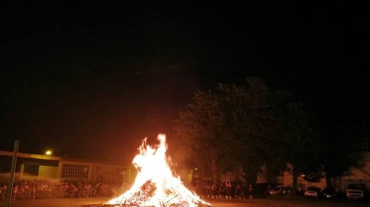 Hondartzan suak egitea debekatua dagoela gogorarazi du udalak