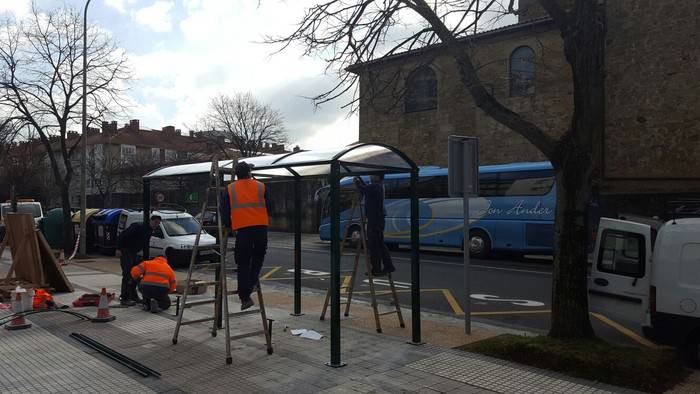 Markesina berriak jarri dituzte Zarautzen lineaz kanpoko autobusentzat