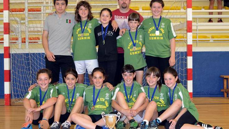 Maria eta Jose ikastetxeko alebin neskak, Gipuzkoako azpitxapeldun eskubaloian