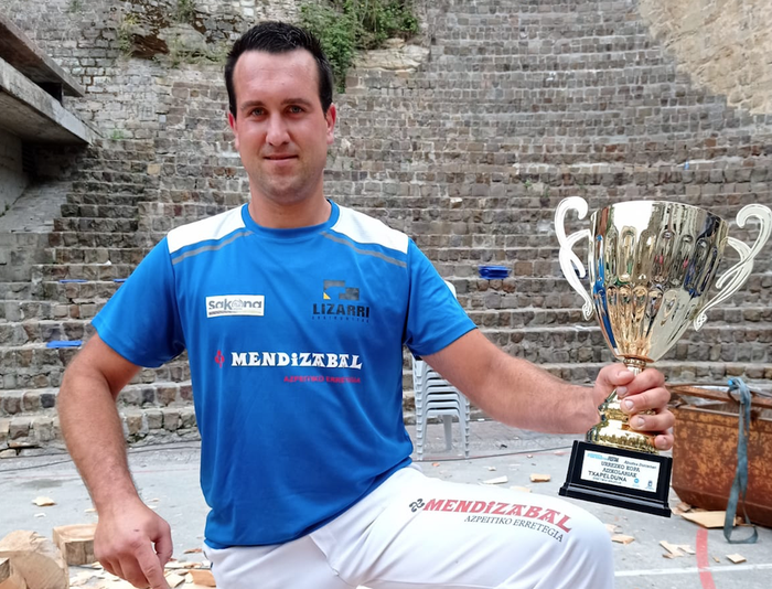Mikel Larrañagak irabazi du Urrezko Aizkolarien Kopa