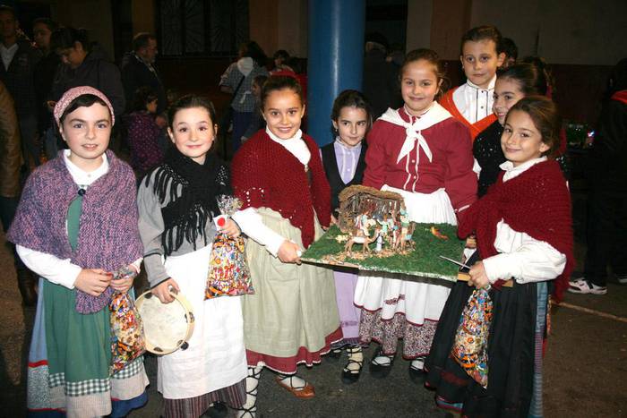 Zortzi taldek hartu zuten parte jaiotza, kantu eta jantzi txapelketan