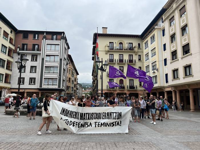 Iruñeko hilketa salatzeko elkarretaratzea deitu du biharko Mugimendu Feministak