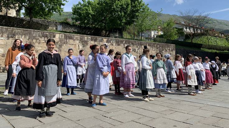 Dantzarien Udaberriko Kalejira egingo dute igandean herriko kaleetan