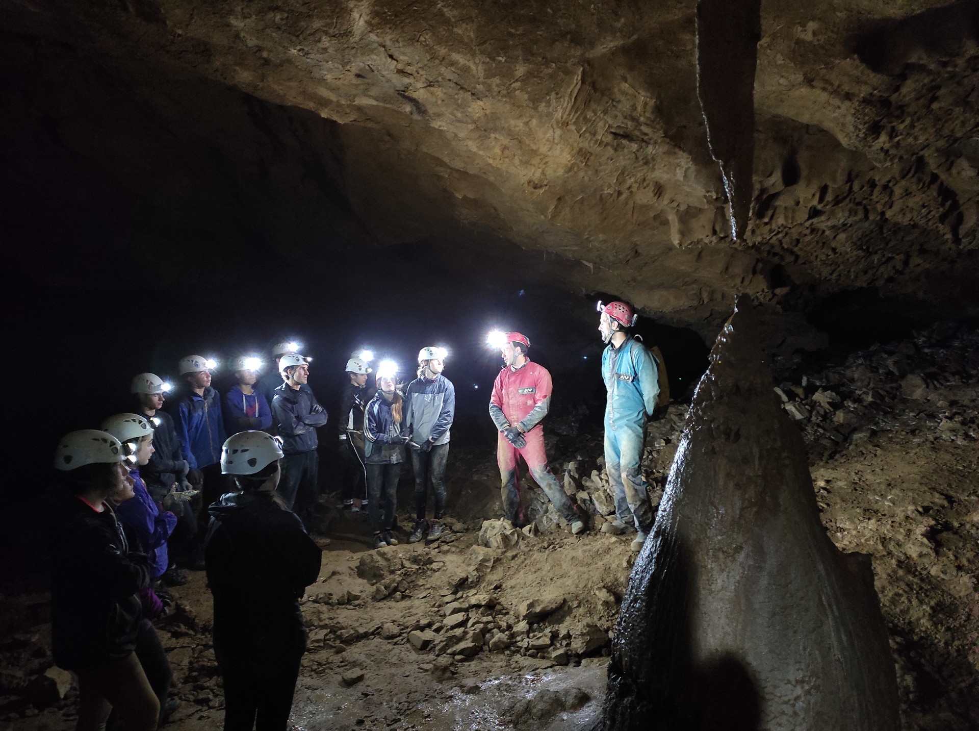 Espeleologia irteera izan dute ikasleek