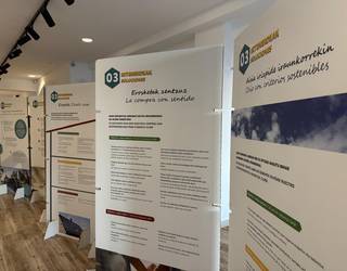 Herritarrak klima aldaketaz kontzientzia helburu duen erakusketa zabaldu dute Portaleburun