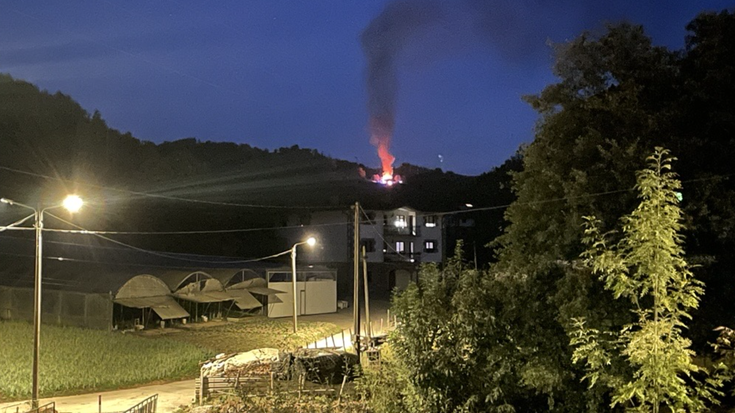 Sua piztu da Nuarbeko Zabalia Zaharra baserrian
