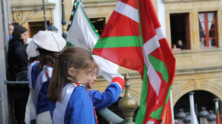 Azkoitiko umeen danborrada, irudietan