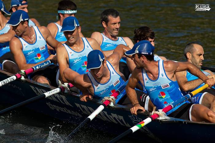 Kontxako estropaden antolakuntzak etxean geratzeko eskatu die arraunzaleei