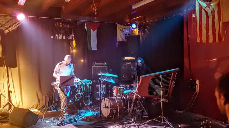 Esperimentaziorako gune bilakatu zen atzo Gaztetxea