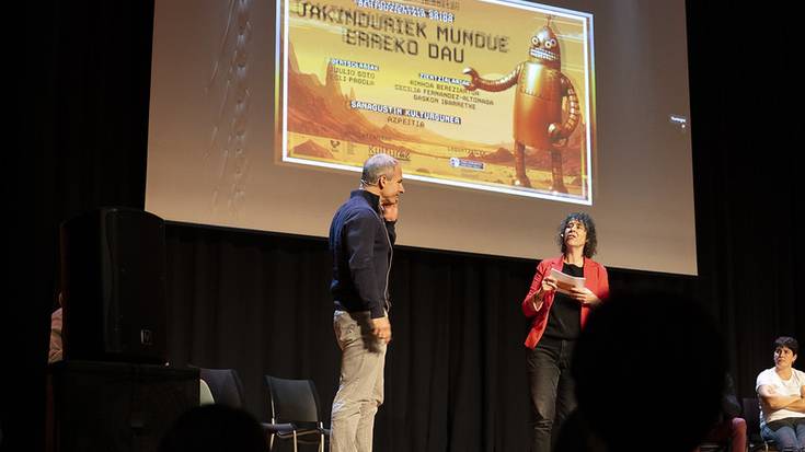 Sanagustin kulturgunean aritu dira bertsolariak eta zientzia ikertzaileak