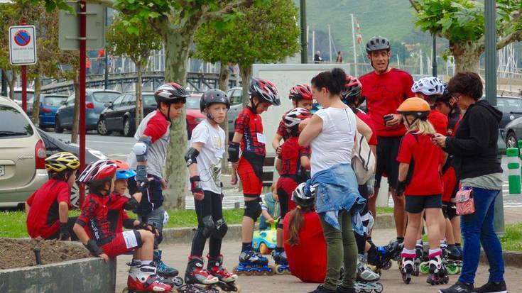 Haurrentzako patin erakustaldia egin da lasterketaren atarian