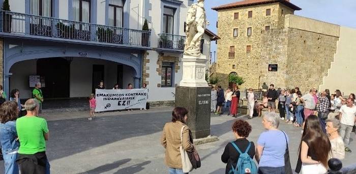 Geldialdia iragarri du Mariñak Getariako talde feministak