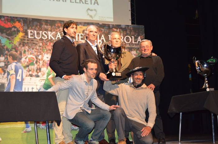 Euskal Herriko futbol lehiaketei babesa emanez