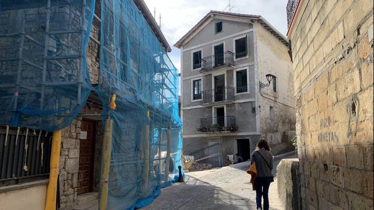 Paxkualenekoa etxea hustutzen hasi dira