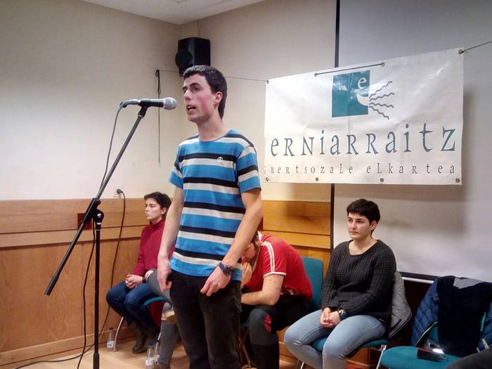 Eneko Araiztegi: "Sorpresa izan zen niretzat Errezilgo bertso saioan aurrena egitea"
