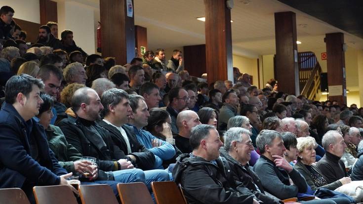 Magia eta zesta-punta izan dira entretenigarri, sokamuturrik gabeko San Sebastian arratsaldean