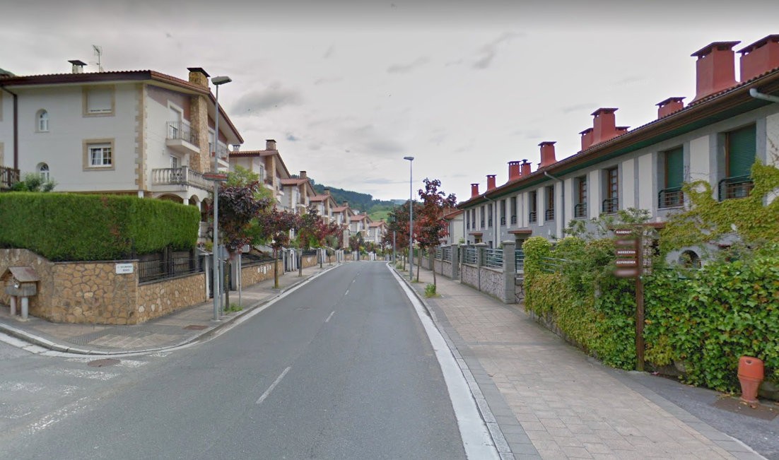 Gutxienez bi auto lapurtu dituzte bart Auzmendibidean