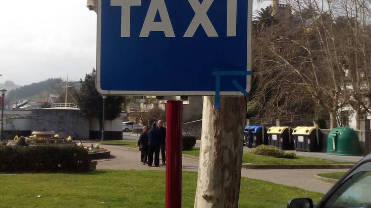 Taxi geltokia Zuloaga plazara bueltatu du Udalak