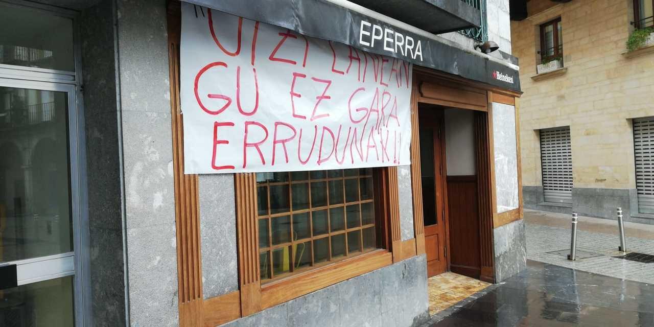 Aho batez onartu dute ostalariek aurkeztutako mozioa udalbatzarrean
