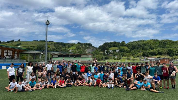 Jokalariak, gurasoak eta zaleak batu ditu errugbiaren festak