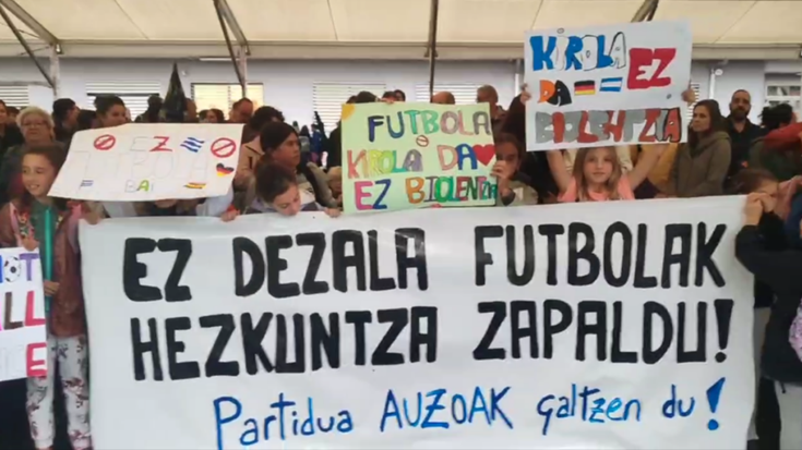 Gola zelaian, bakea munduan