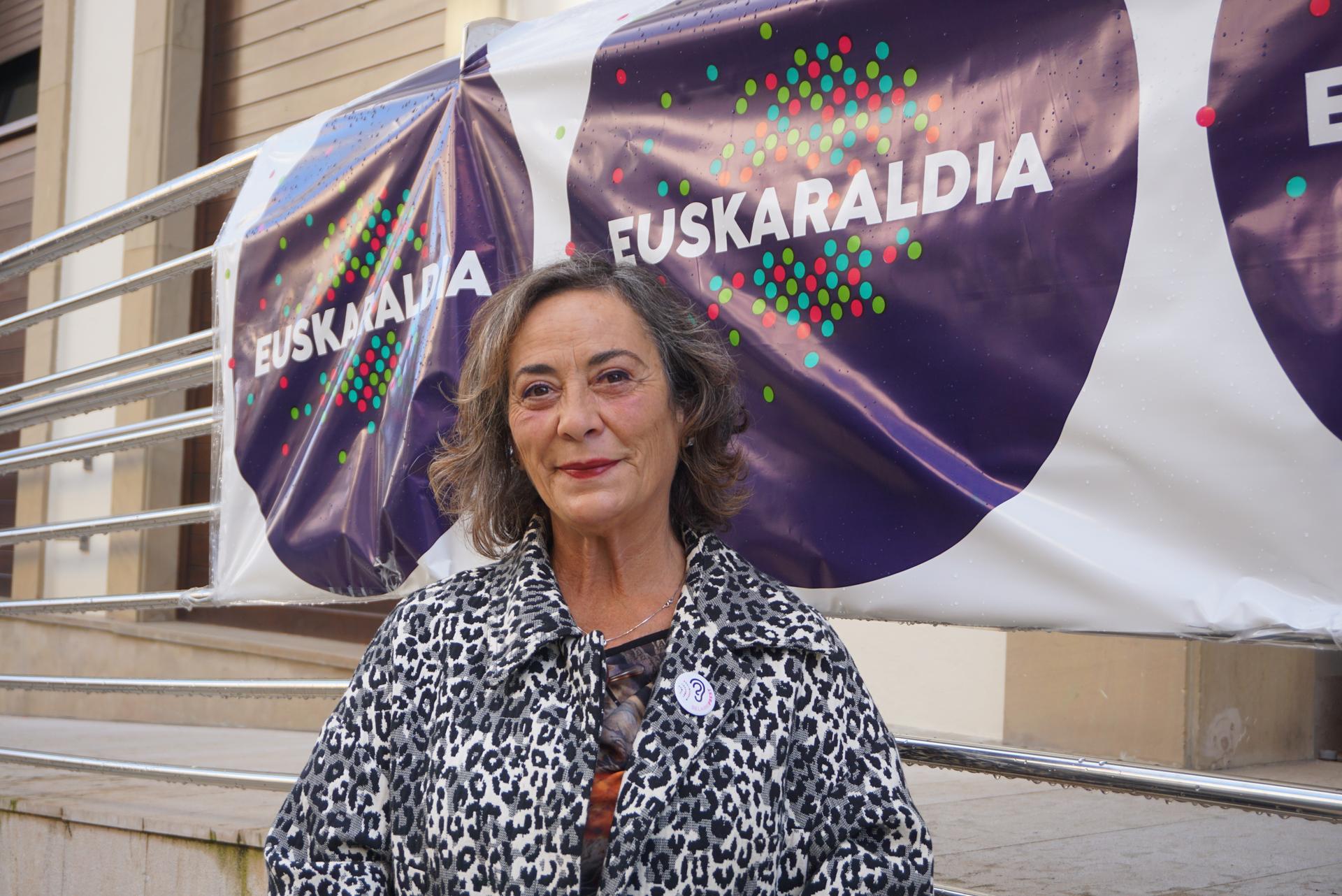 "Txikitan euskara jaso ez banuen ere, nirea sentitzen dut hizkuntza"