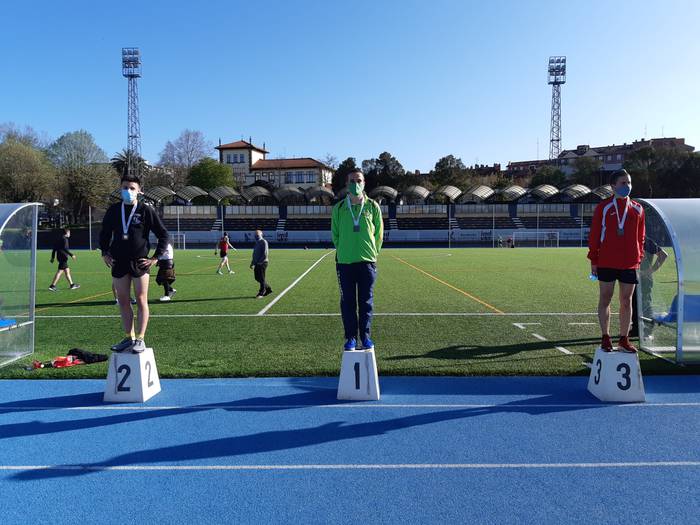 Bi urre, zilarra eta brontzea lortu dituzte Orioko korrikalariek Euskadiko atletismo txapelketan