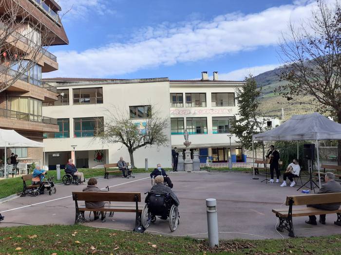 Azpeitiko San Martin egoitzara eraman du bere musika Bulegok