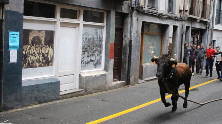 Sokamuturrarekin ospatu dituzte San Martin jaiak Errebalean