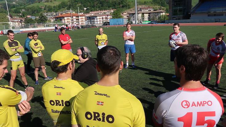 Orioko arraunlariak Ordizian izan dira errugbian entrenatzen