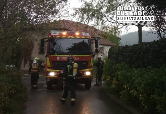 Sutea izan da Arroa Goiko baserri batean
