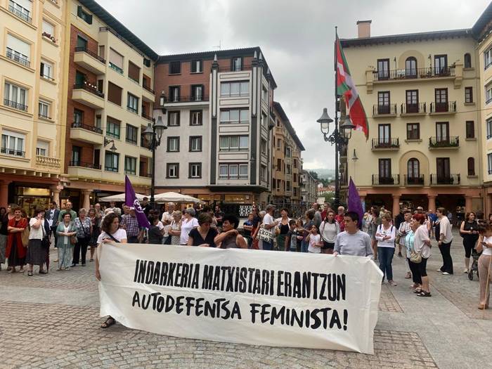 Zarauzko Bilgune Feministak eta Morroxkak mobilizazioak deitu dituzte eraso matxista salatzeko