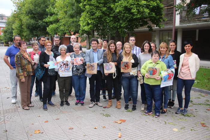 Boluntarioak dira Atzegiren kanpaina berriko protagonistak