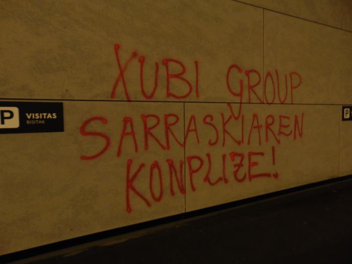 Xubi "Israelen konplize" dela salatzeko pintaketak egin dituzte lantegi horretan