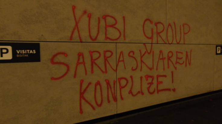 Xubi "Israelen konplize" dela salatzeko pintaketak egin dituzte lantegi horretan