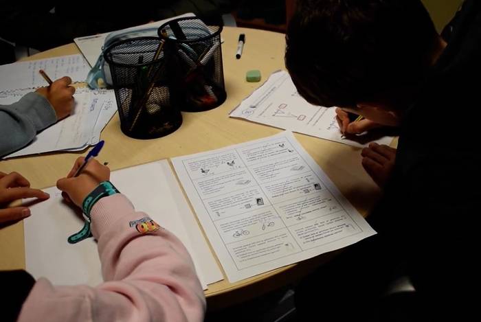 Errefortzu eskoletarako boluntario bila ari dira