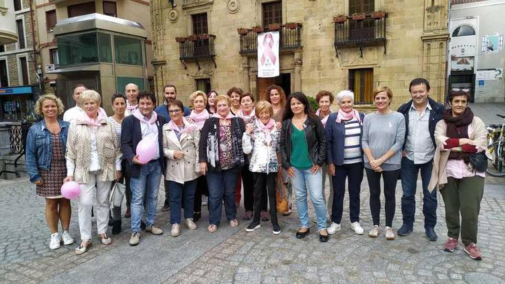 Bat eginik bularreko minbiziaren aurka